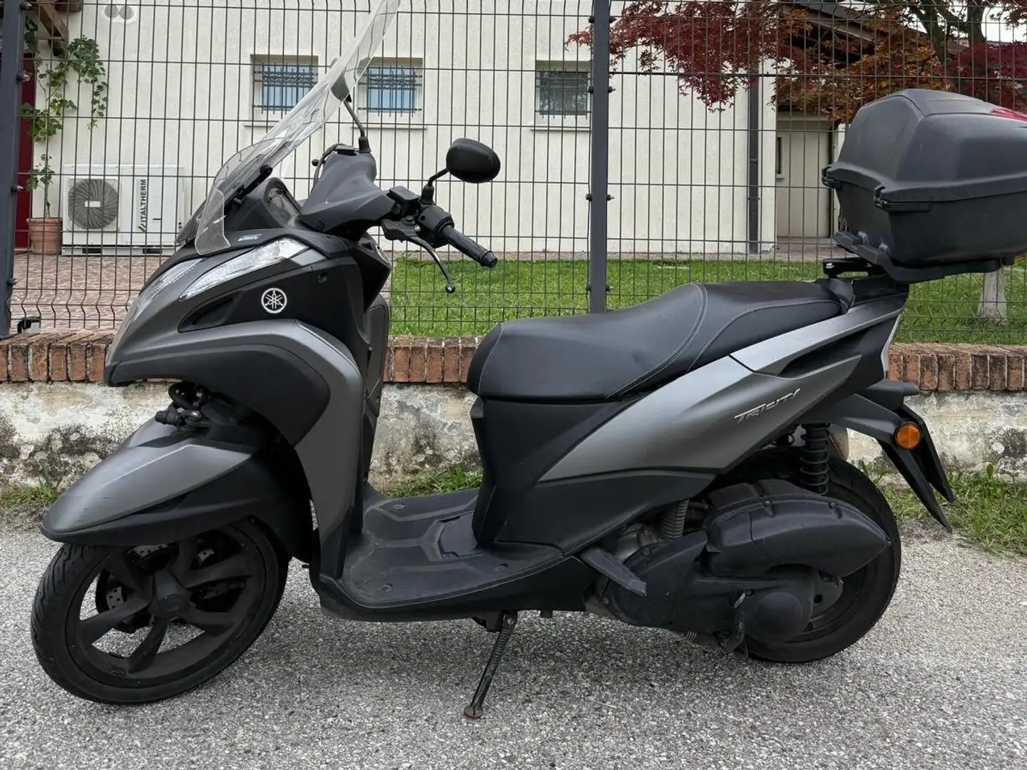 Yamaha TriCity 125 Grigio - 1