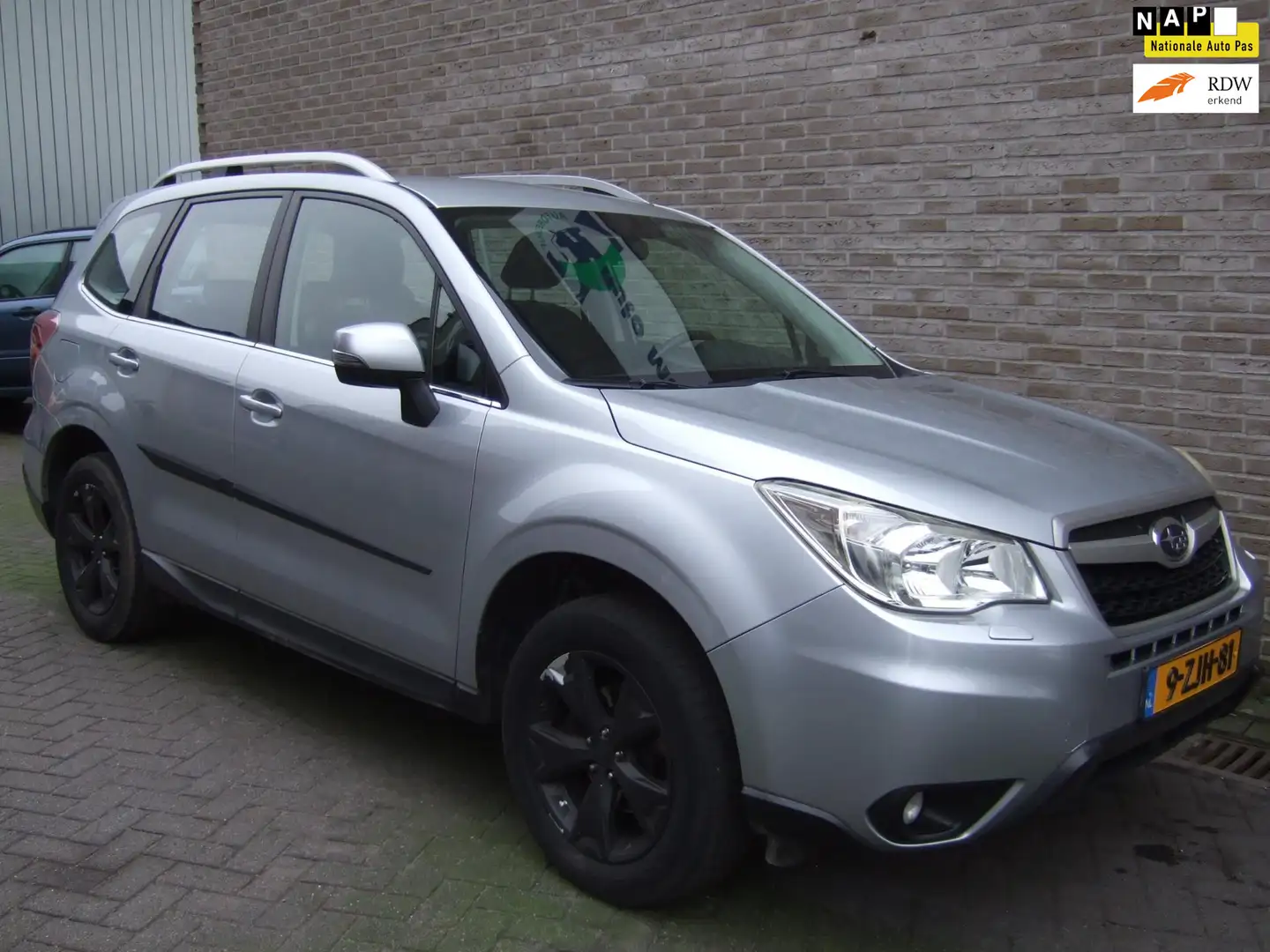 Subaru Forester 2.0 Luxury - Leder - Trekhaak 2000 KG Grau - 1