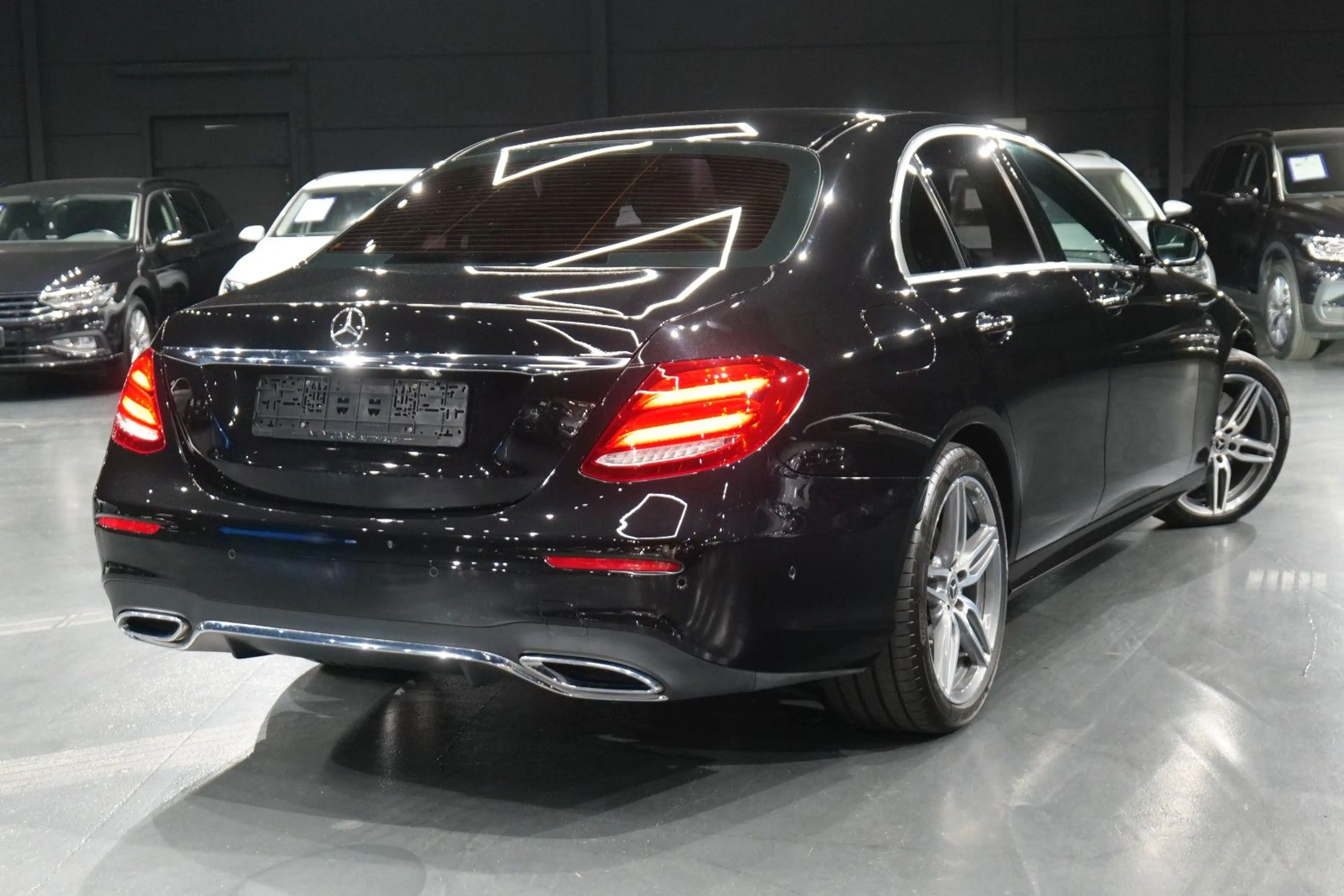 Mercedes-Benz E 400 d 4Matic *AMG*Widescreen*Schiebedach*Air* — photo 2
