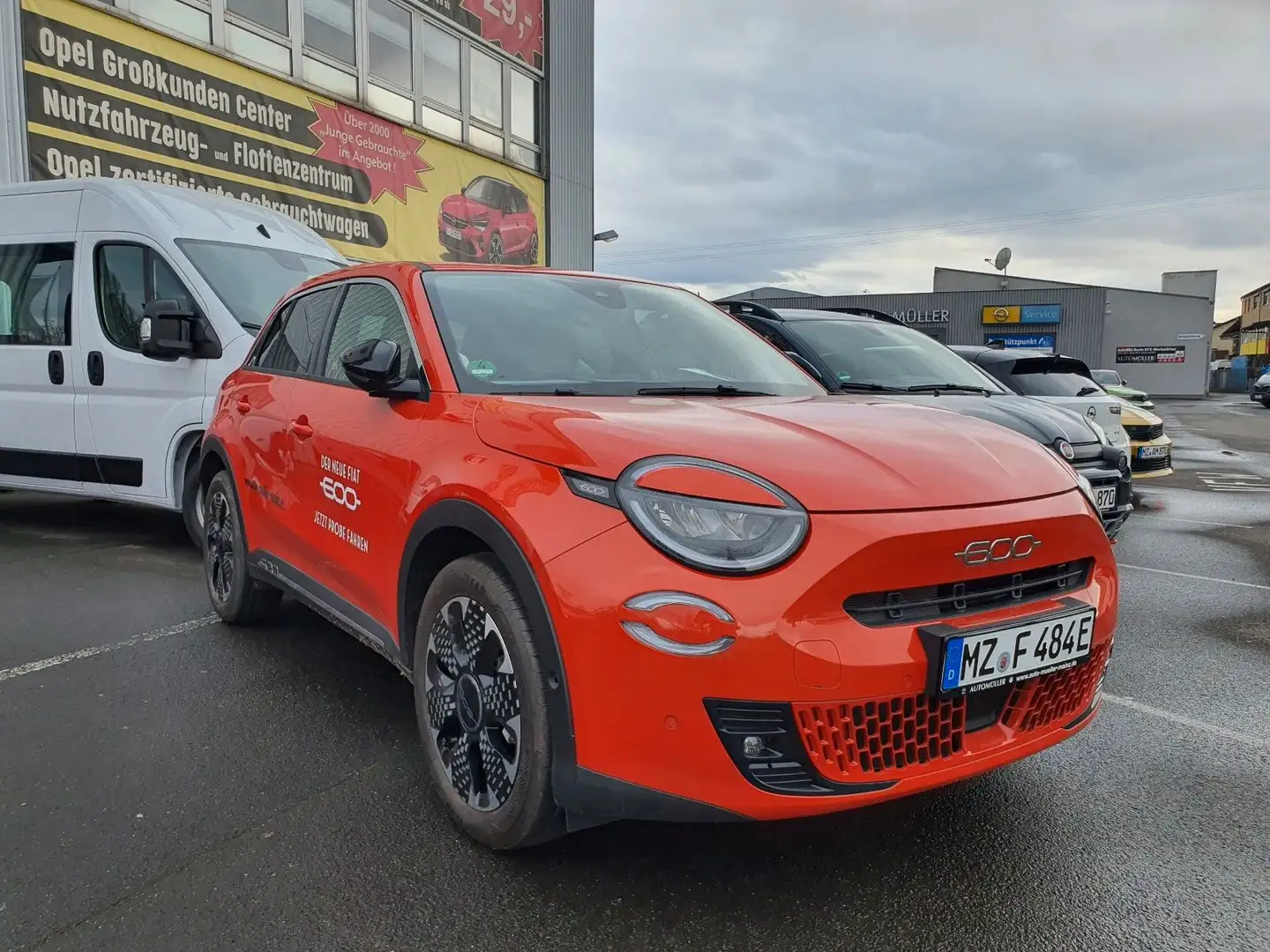 Fiat 600e "La Prima" - LED, Navi, 18" Alu, etc. Naranja - 1