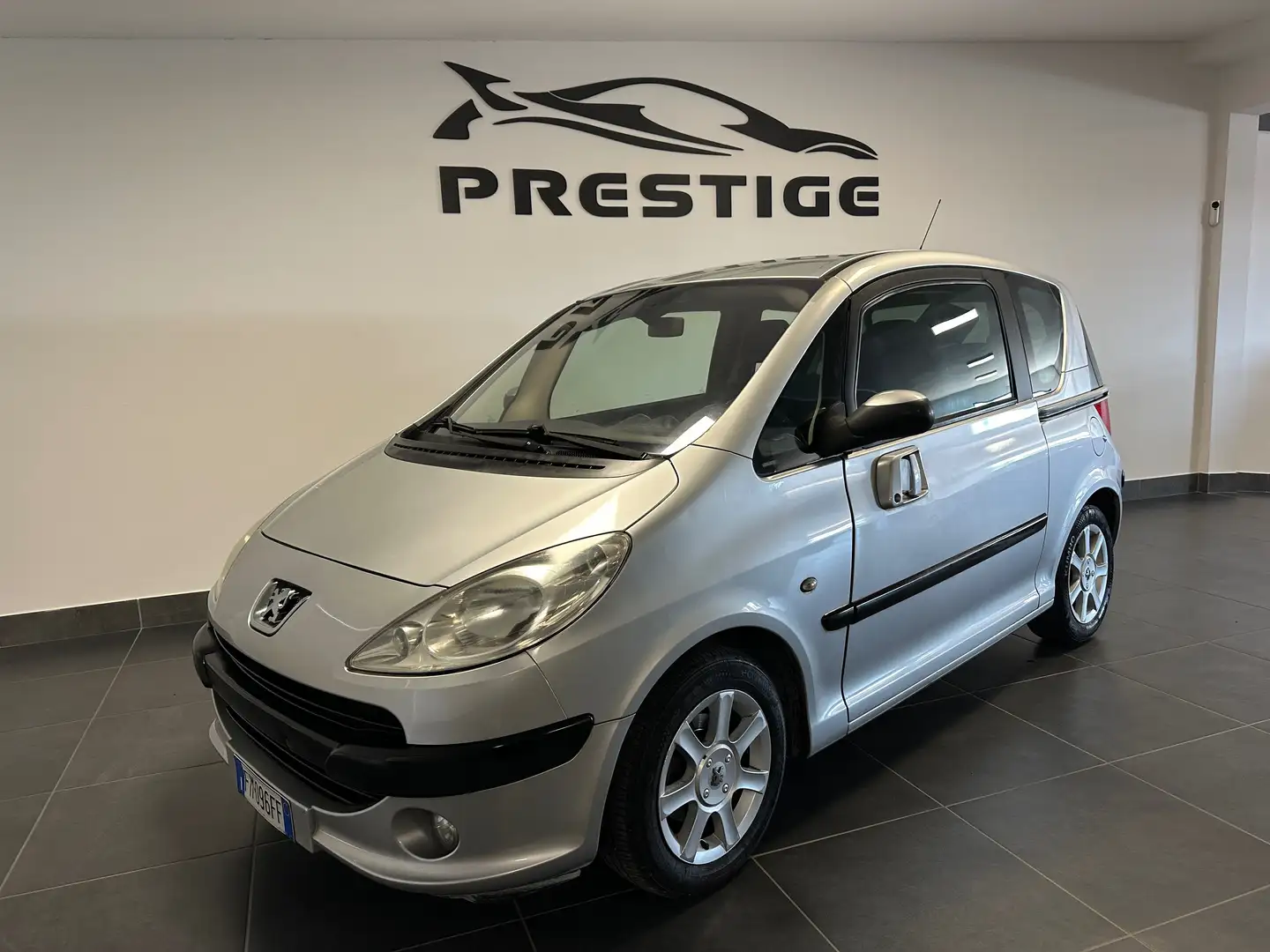 Peugeot 1007 1007 SPORT  1.4 HDI 68CV NEOPATENTATI Silber - 2