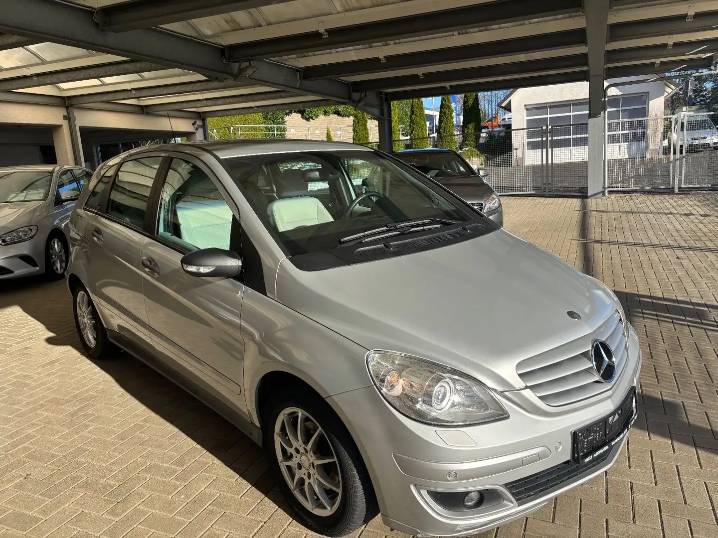 Mercedes-Benz B 200 elektr.Sitze Xenon Comand Tüv 11/27 Argent - 2