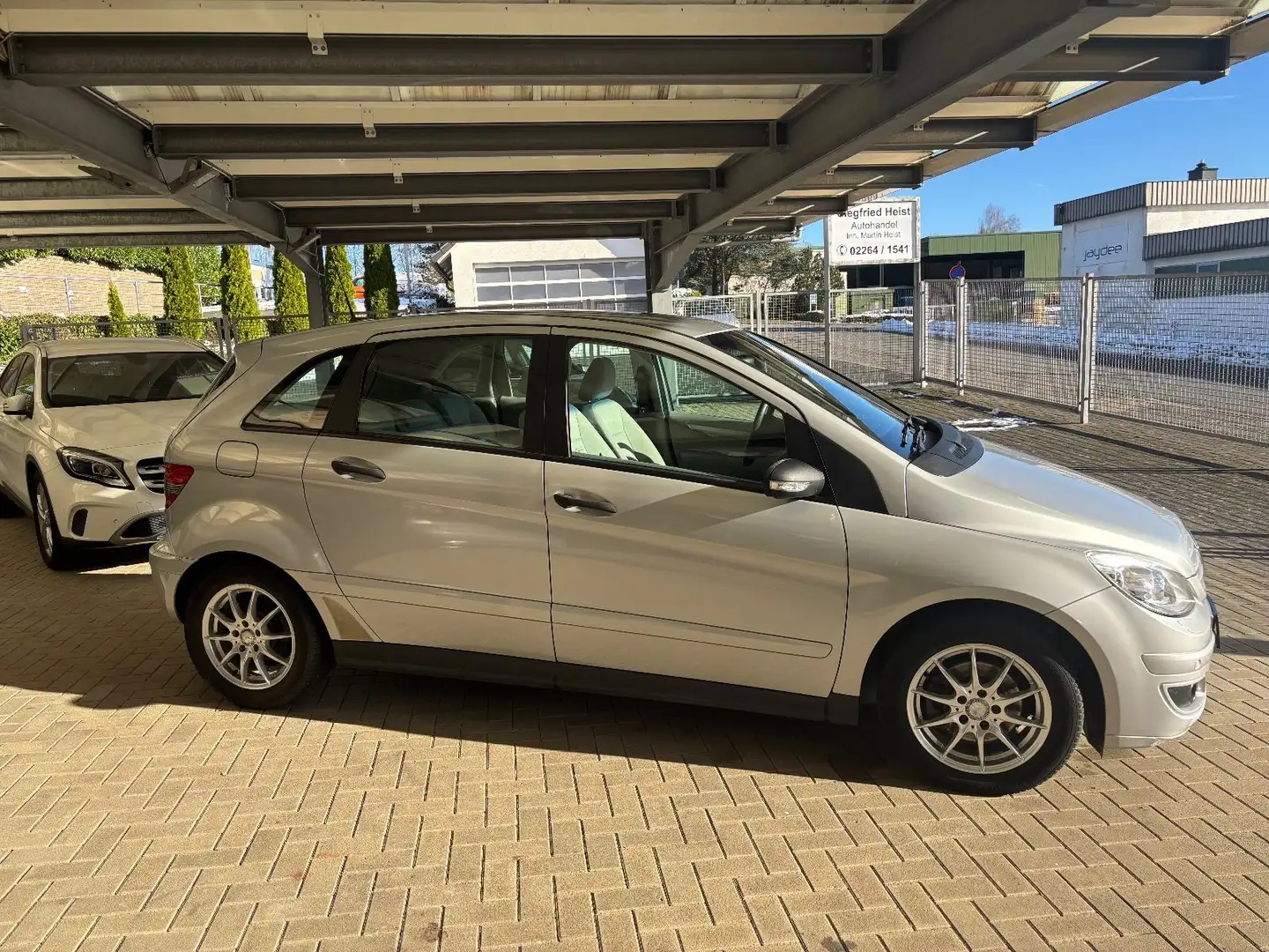 Mercedes-Benz B 200 elektr.Sitze Xenon Comand Tüv 11/27 Argent - 1