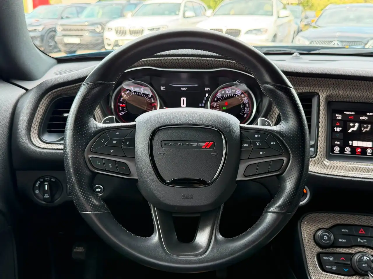 Dodge Challenger 2023 — фото 14