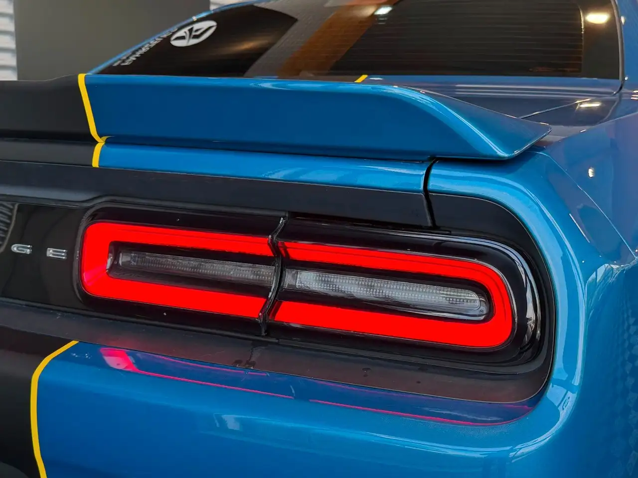 Dodge Challenger 2023 — фото 9