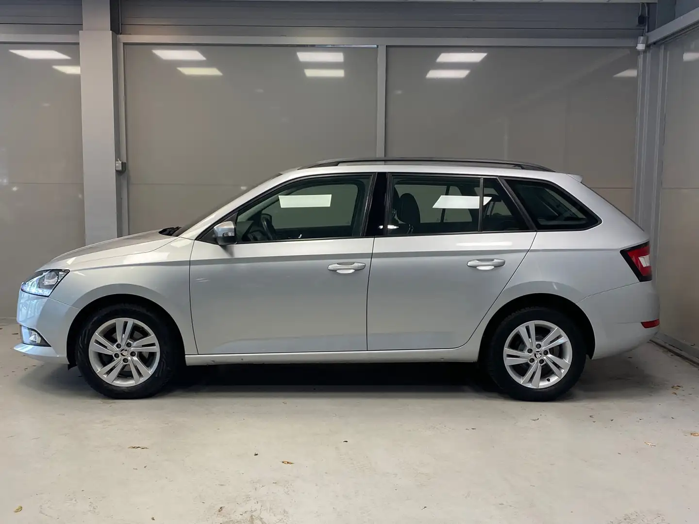 Skoda Fabia Combi 1.0 TSI Business Edition | CAMERA | CAR PLAY Grijs - 2