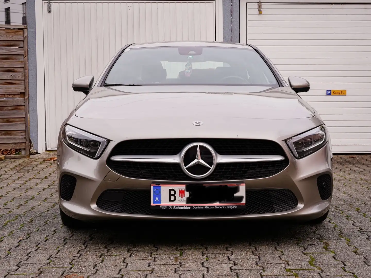 Mercedes-Benz A 220 Limousine - 2