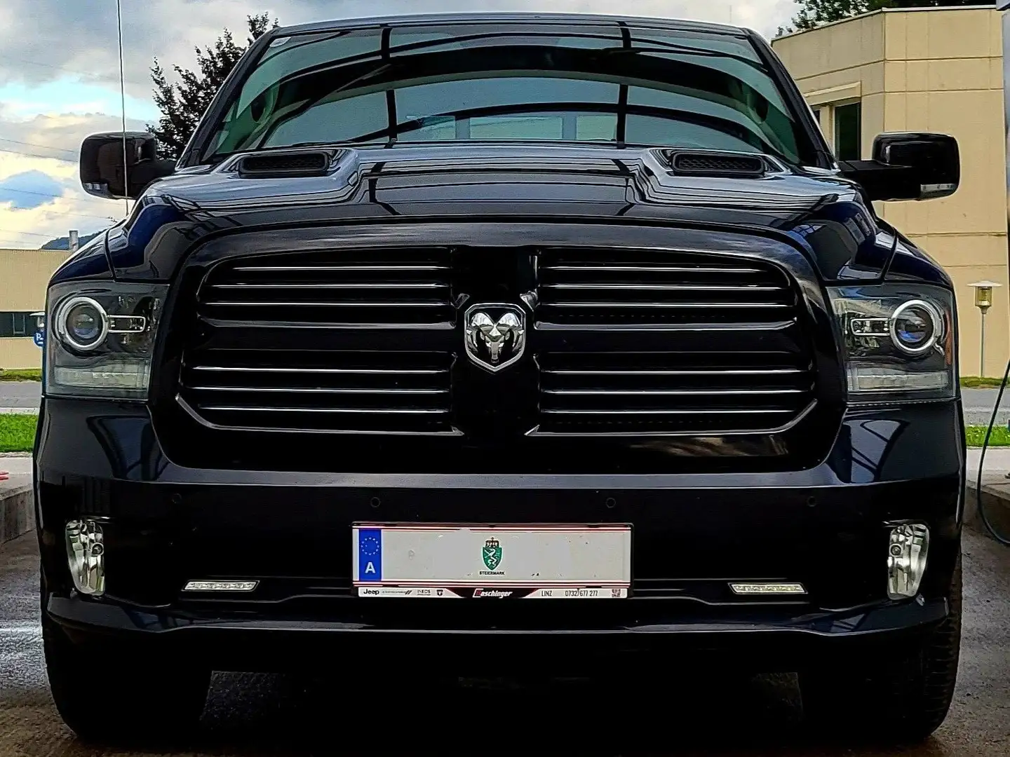 RAM 1500 SPORT CREW CAB 5,7l HEMI Schwarz - 1