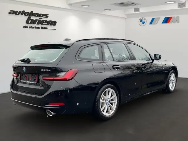 BMW 3 Series view 3