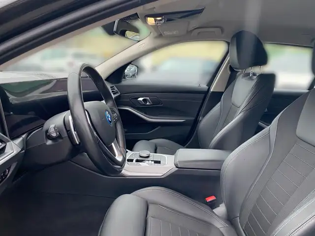 BMW 3 Series view 7