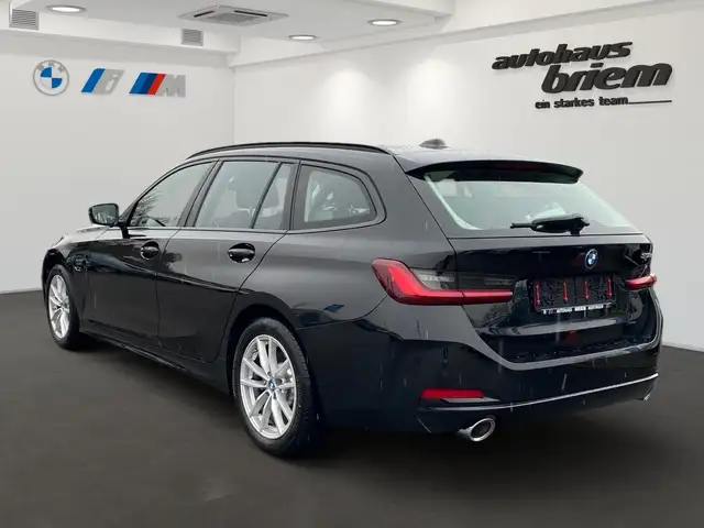 BMW 3 Series view 4