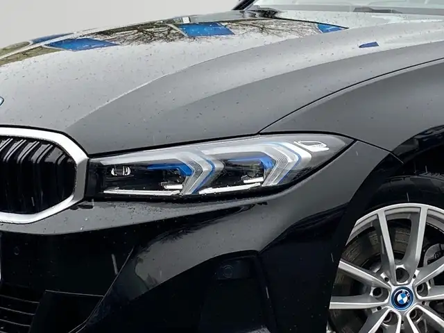 BMW 3 Series view 5