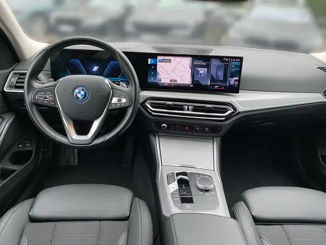 BMW 3 Series view 10