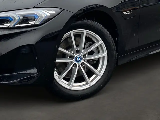 BMW 3 Series view 6