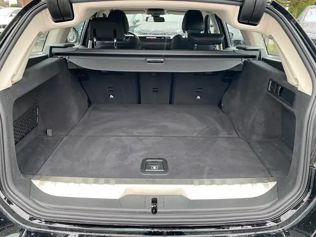 BMW 3 Series view 12