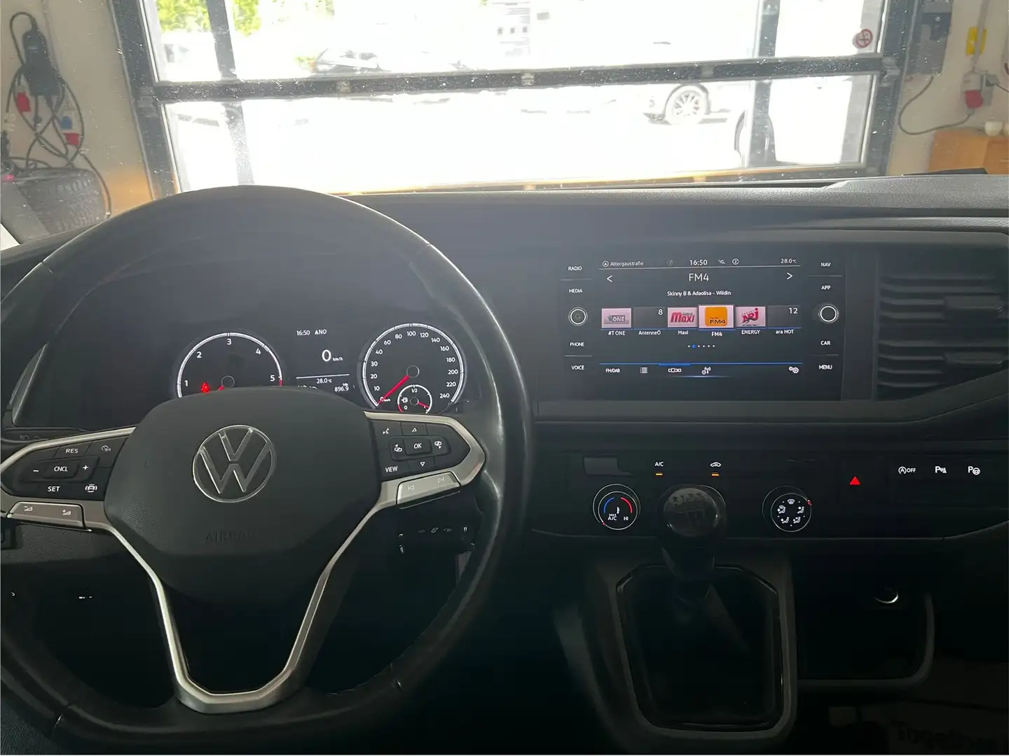 Volkswagen T6.1 Transporter T6 Standhz,Navi,Parklenkassistent,netto 20.666,67 Weiß - 2