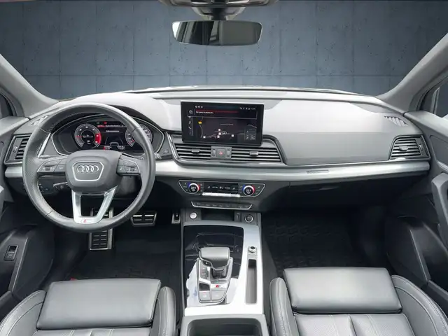 Audi SQ5 view 11