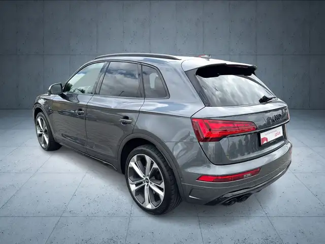 Audi SQ5 view 3
