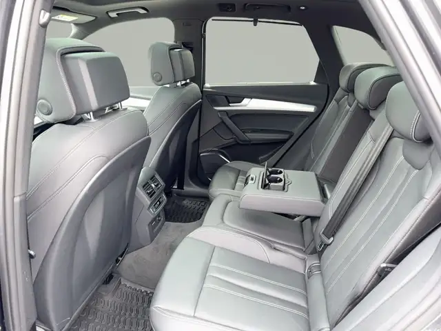 Audi SQ5 view 12