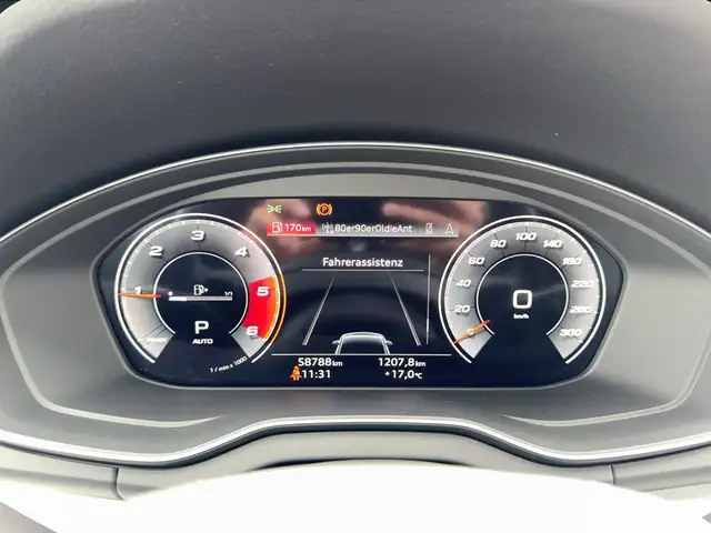 Audi SQ5 view 10