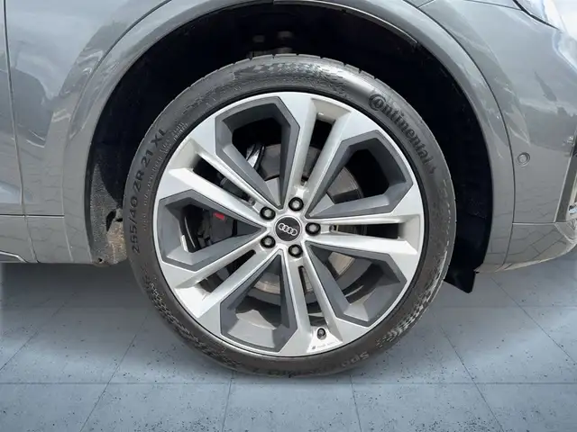 Audi SQ5 view 7
