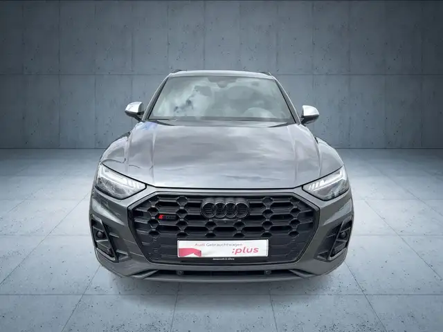 Audi SQ5 view 8