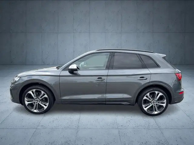 Audi SQ5 view 2