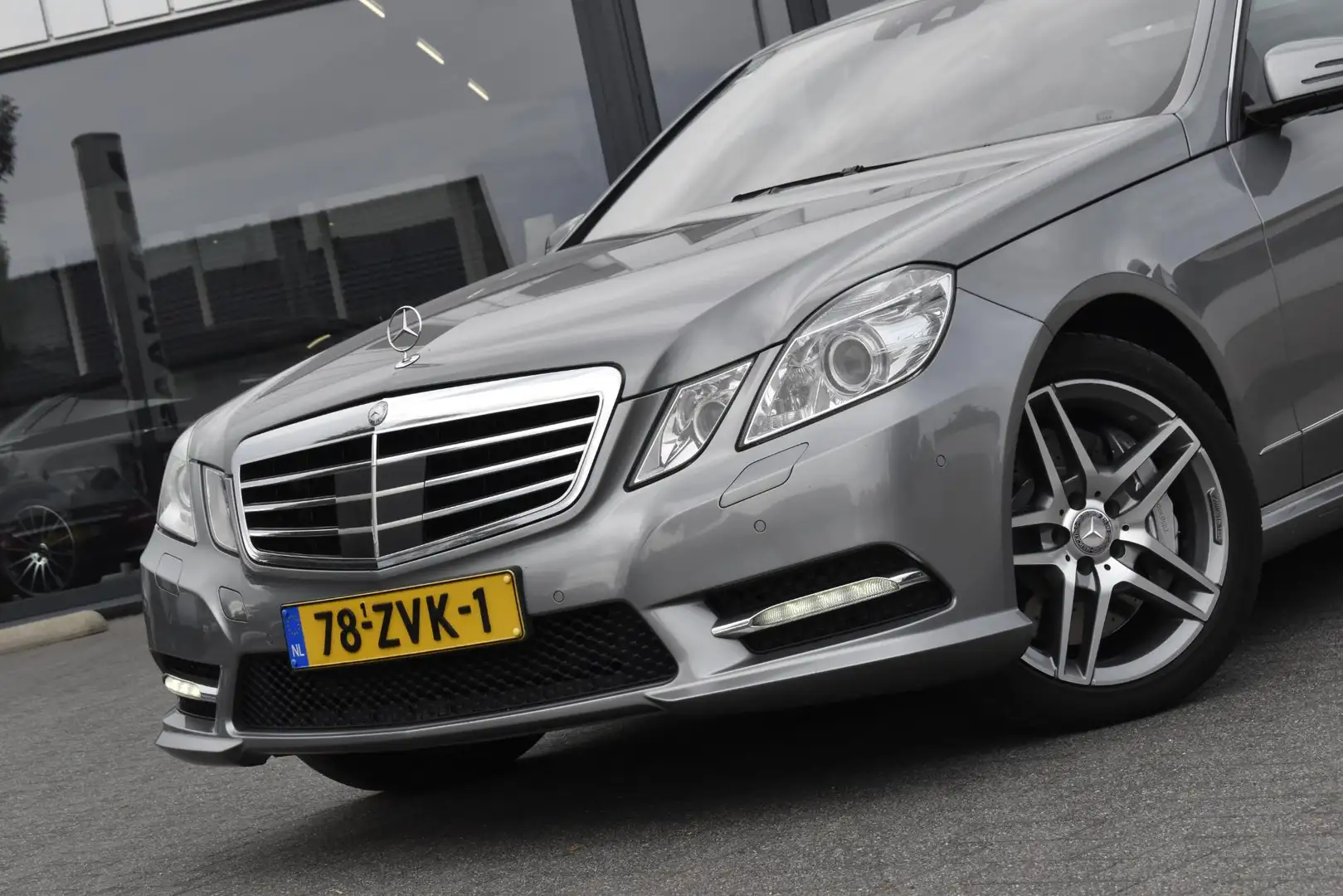 Mercedes-Benz E 500 Edition Sport AMG 4-Matic Grigio - 2