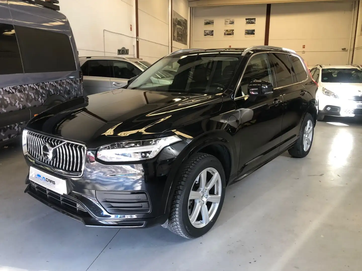Volvo XC90 T8 Twin Momentum AWD Aut. Schwarz - 2