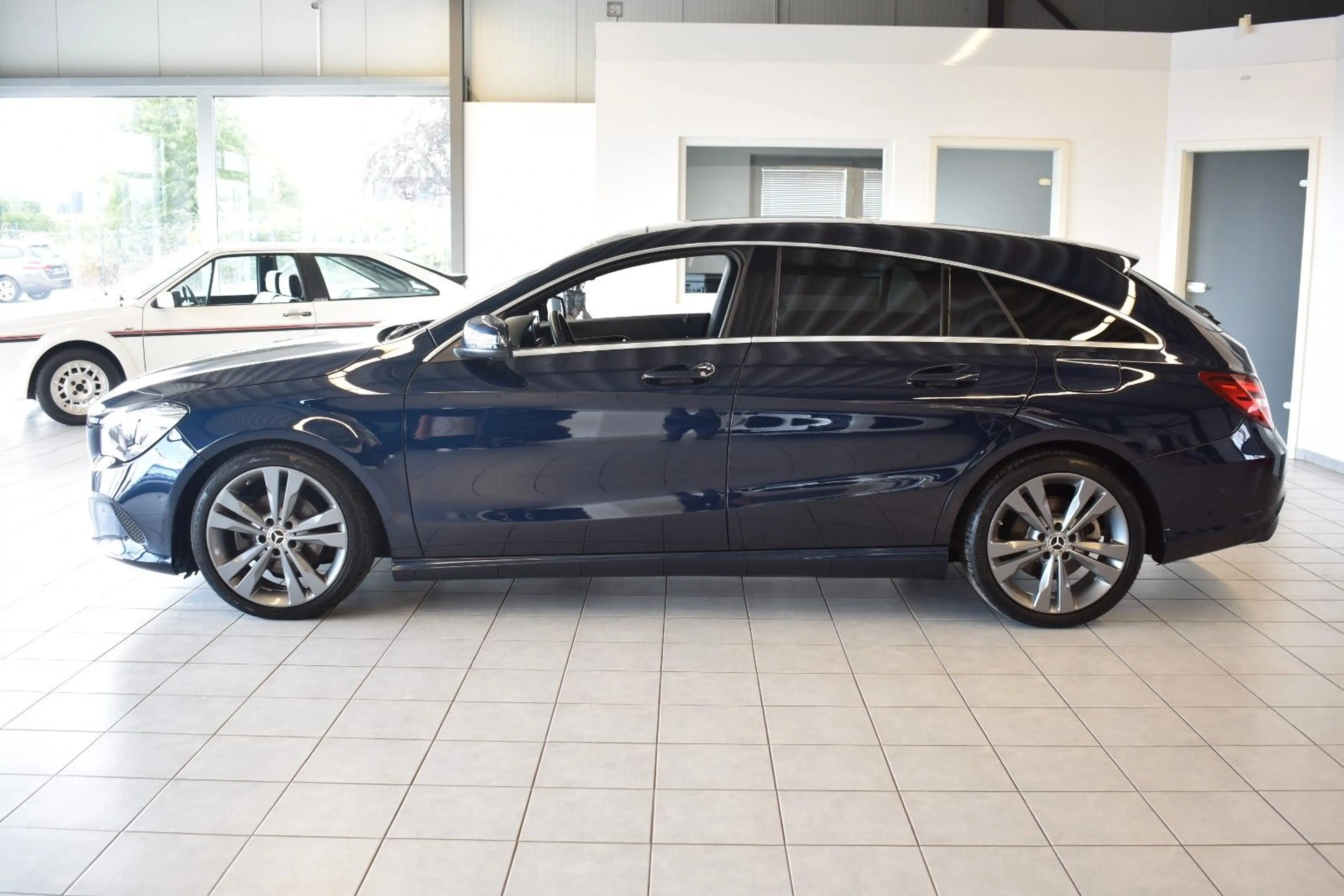 Mercedes-Benz CLA 220 CLA 220 d Shooting Brake AUT./LED/NAVI/PANO/ — photo 4