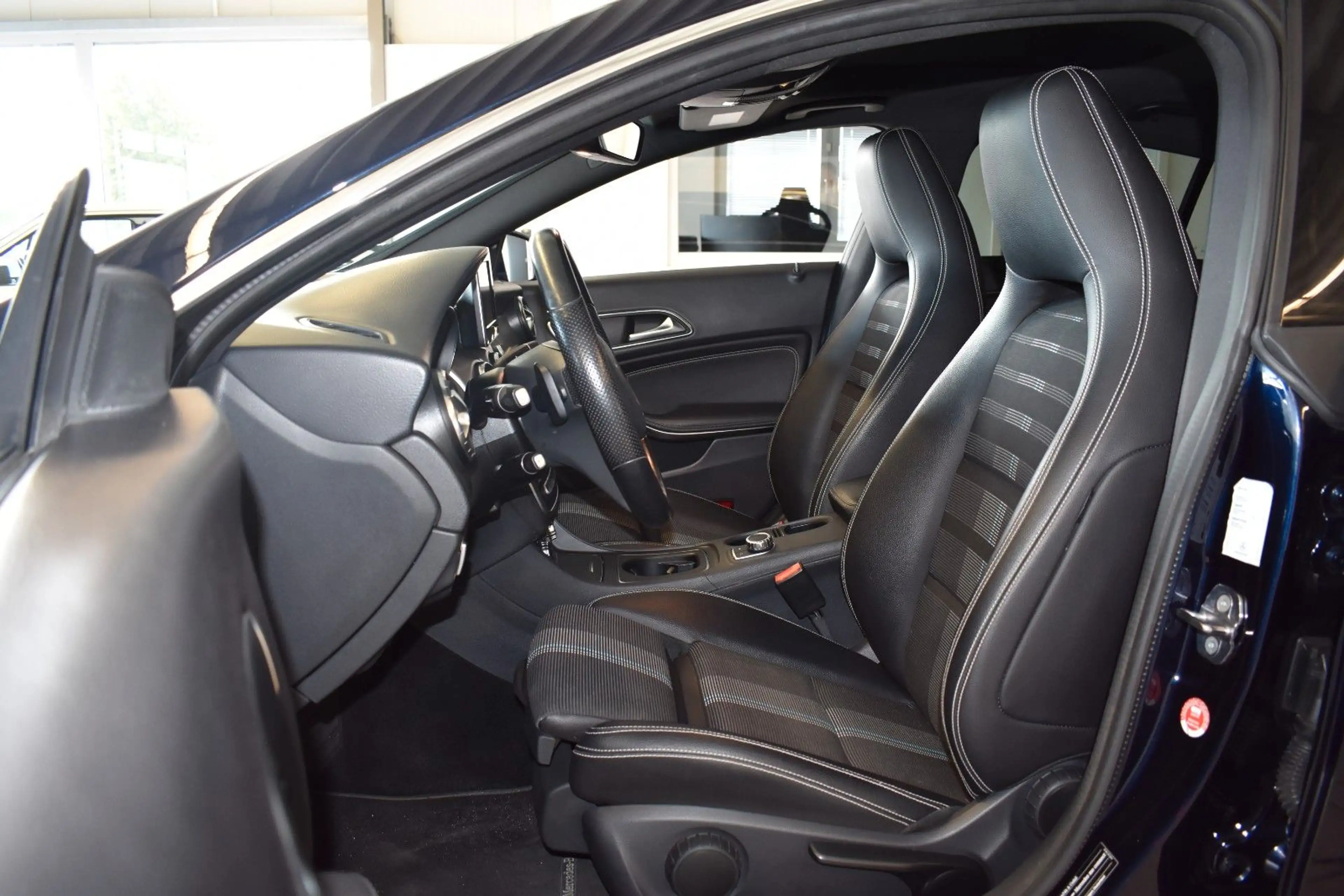 Mercedes-Benz CLA 220 CLA 220 d Shooting Brake AUT./LED/NAVI/PANO/ — photo 10