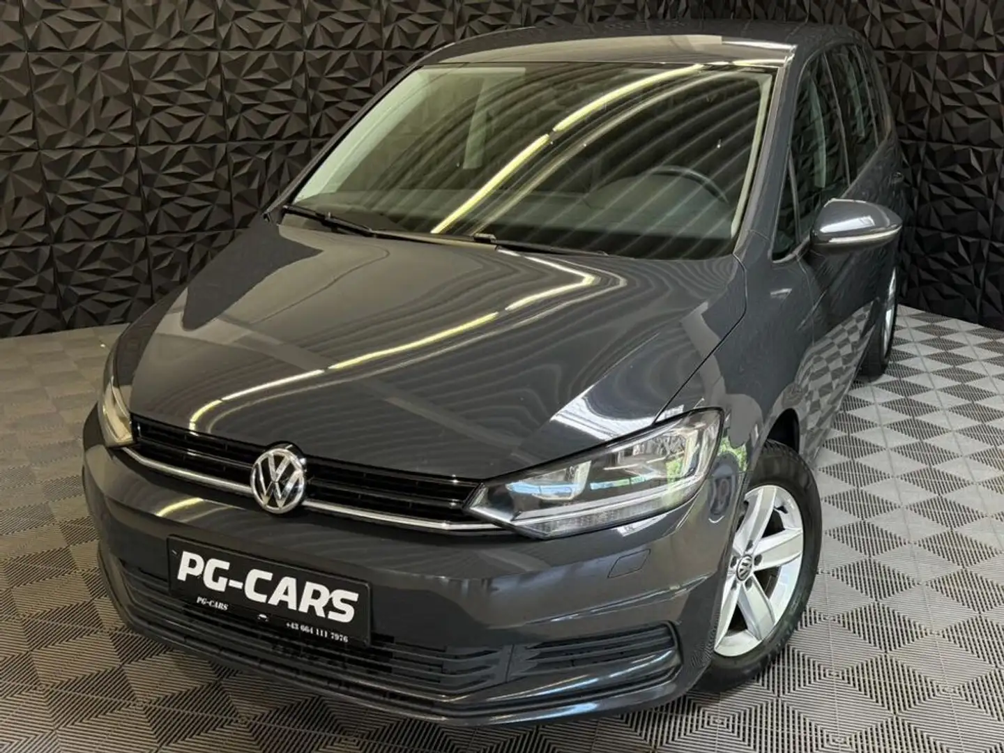 Volkswagen Touran 1.6 TDI Trendline BlueMotion Сірий - 1
