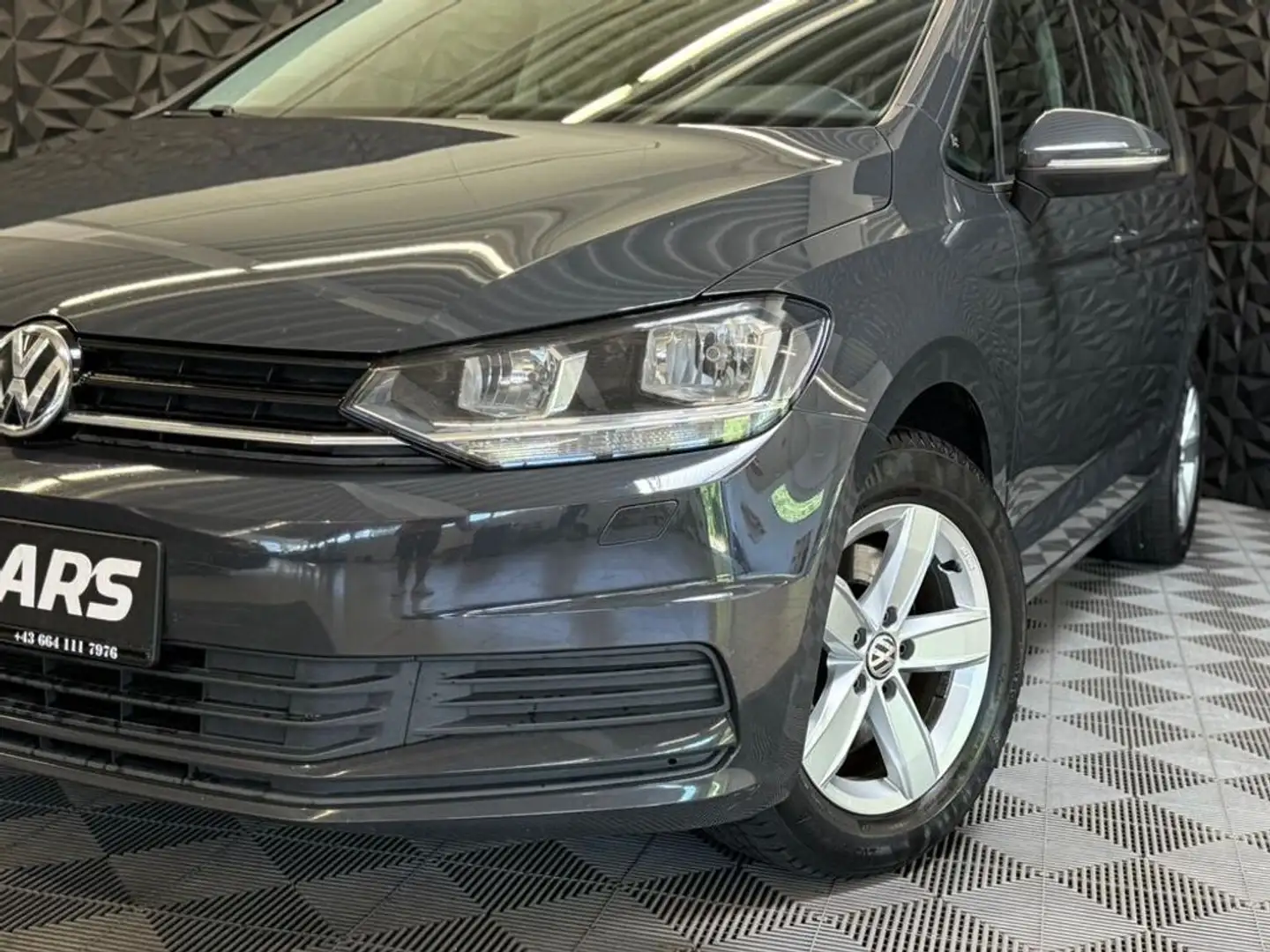 Volkswagen Touran 1.6 TDI Trendline BlueMotion Сірий - 2