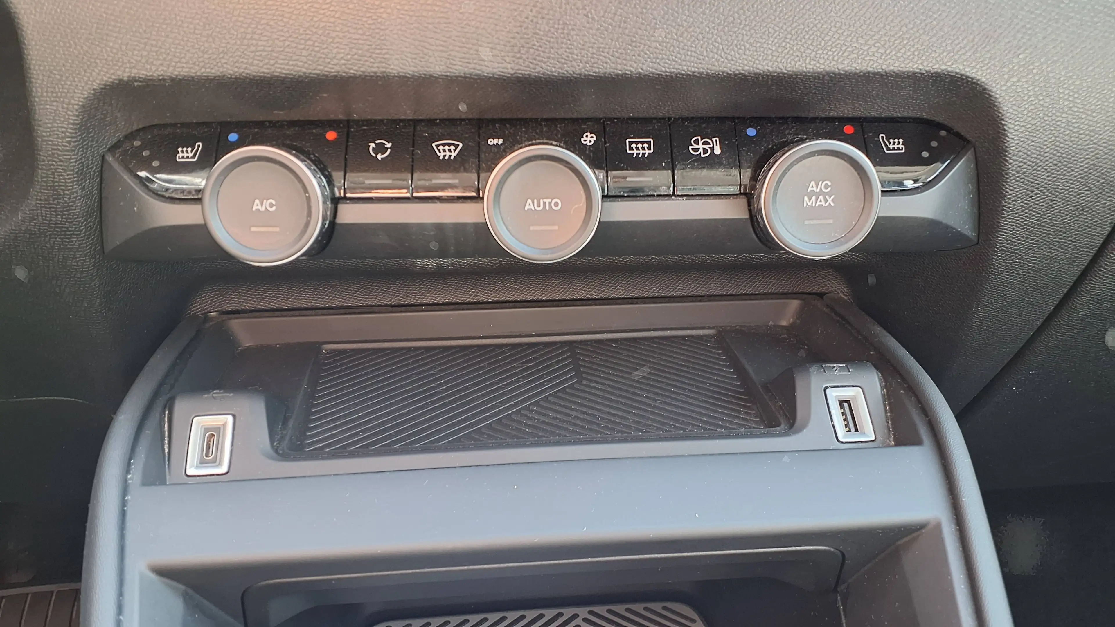 Citroen E-C4 Electric e-C4 136 FEEL PACK — photo 14