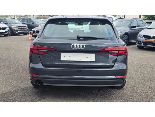Audi A4 view 28