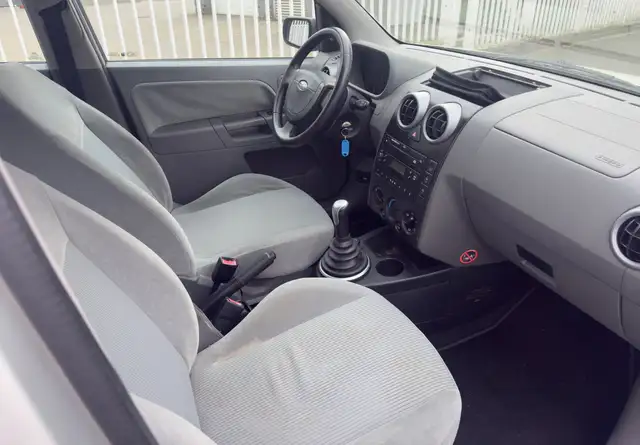 Ford Fusion view 7