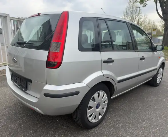 Ford Fusion view 5