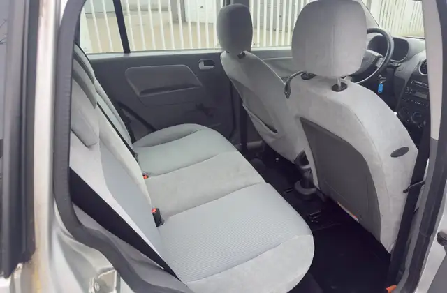 Ford Fusion view 9