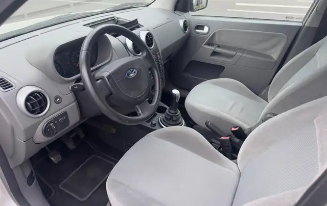 Ford Fusion view 6