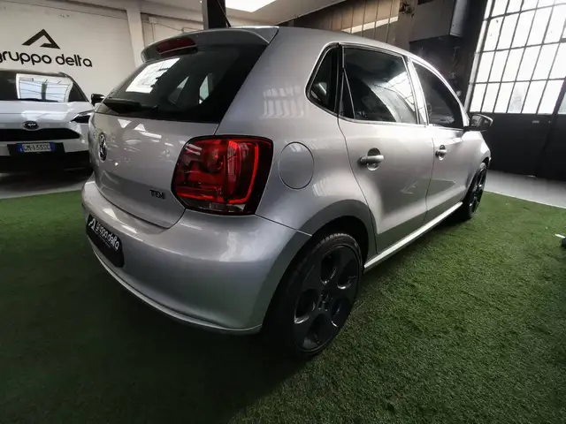 Volkswagen Polo view 4