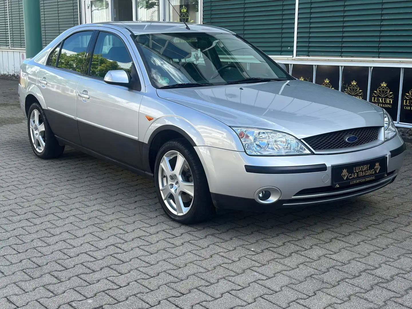 Ford Mondeo Mondeo 1.8 Trend Tüv & Service Neu*Top Zustand Argent - 2