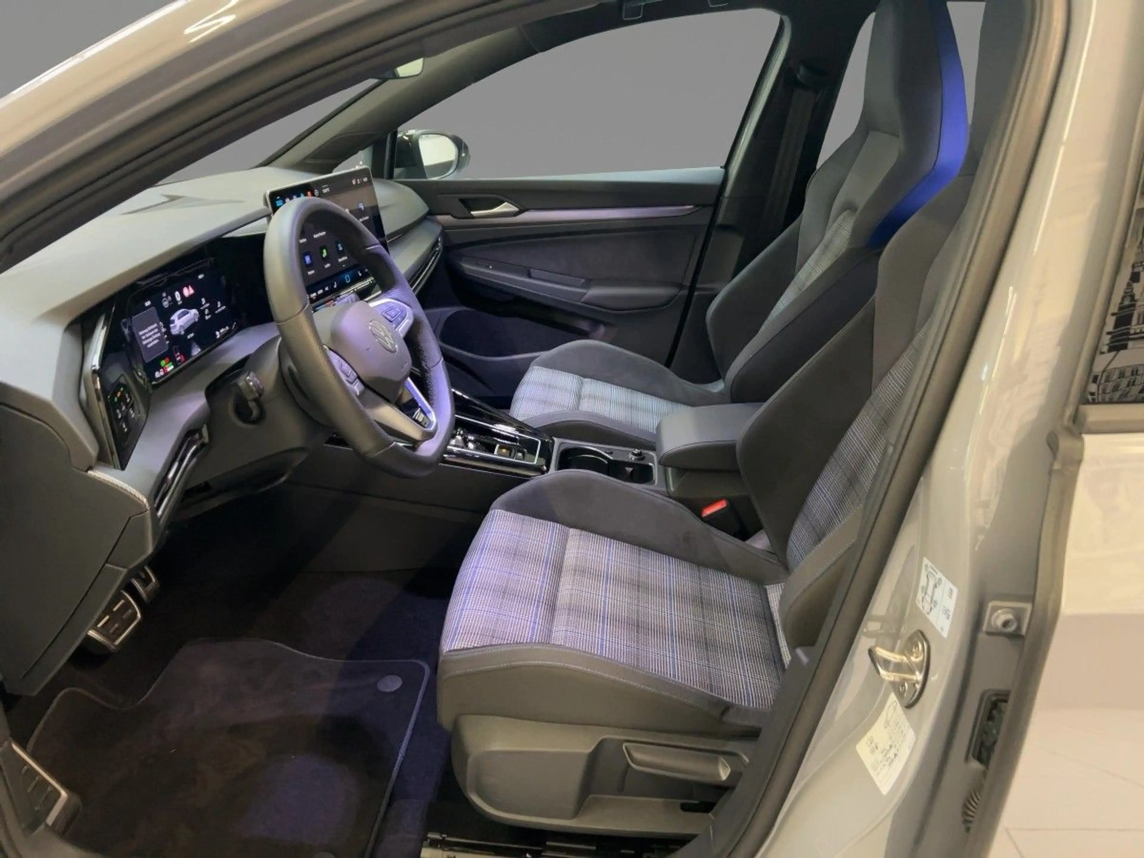 Volkswagen Golf GTE VIII 1.5 eHybrid GTE DSG Rear View Navi App — photo 6
