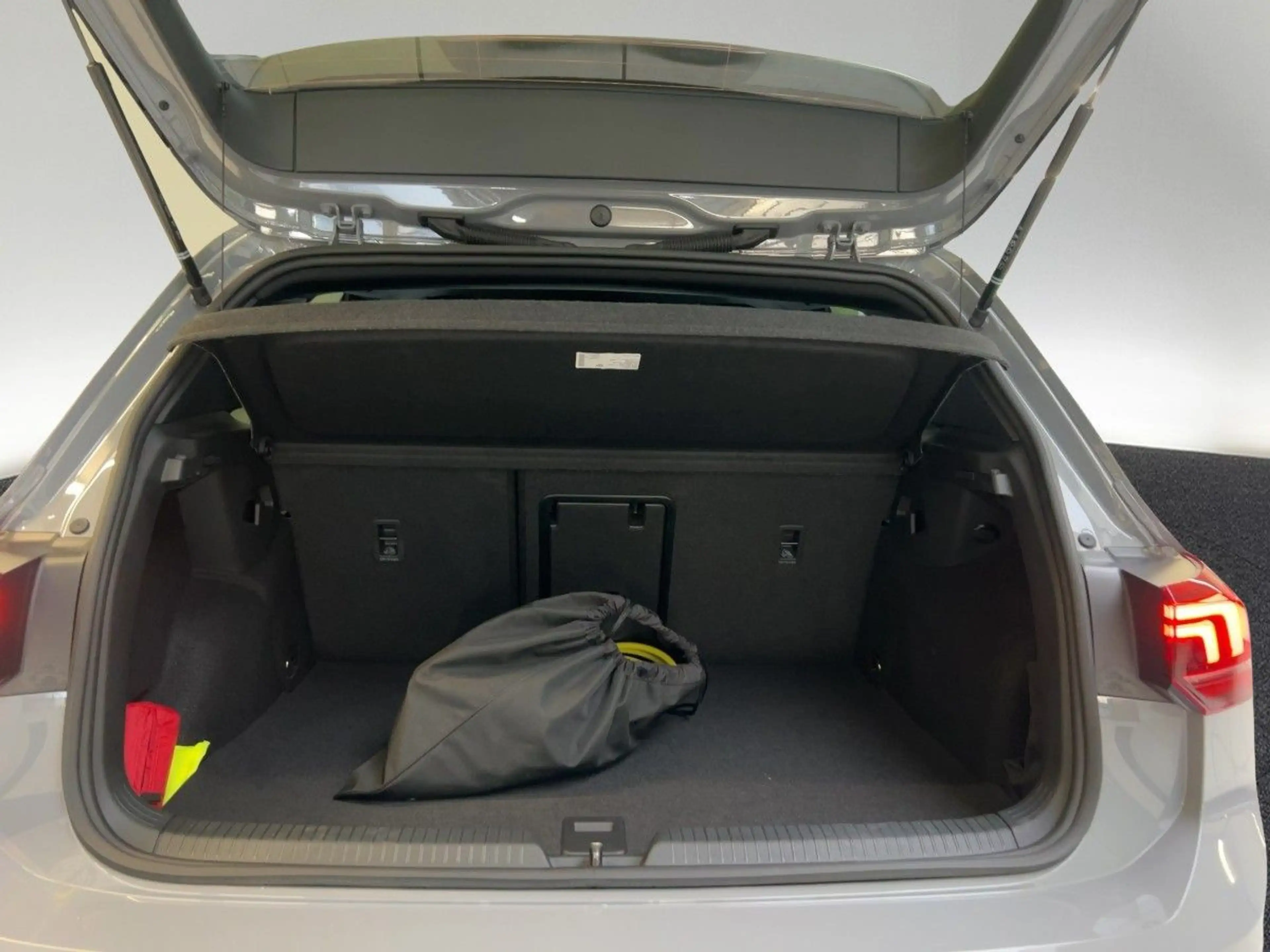 Volkswagen Golf GTE VIII 1.5 eHybrid GTE DSG Rear View Navi App — photo 5