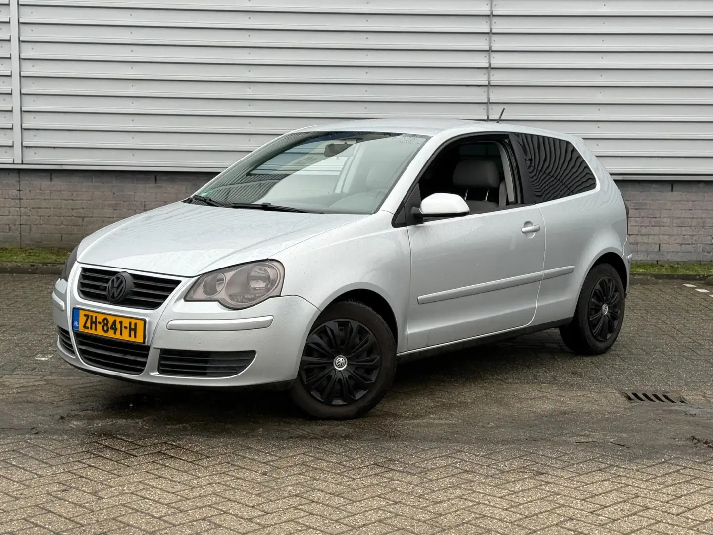 Volkswagen Polo 1.4-16V FSI Trendline (INRUILKOOPJE) Grau - 2
