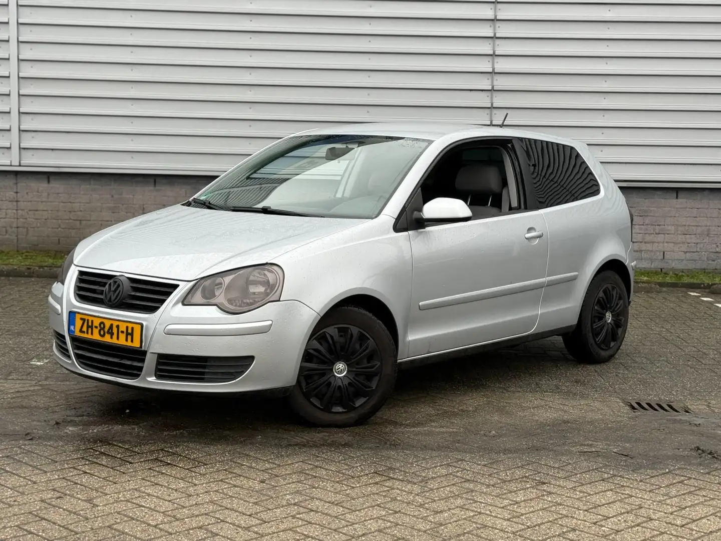 Volkswagen Polo 1.4-16V FSI Trendline (INRUILKOOPJE) Grau - 1