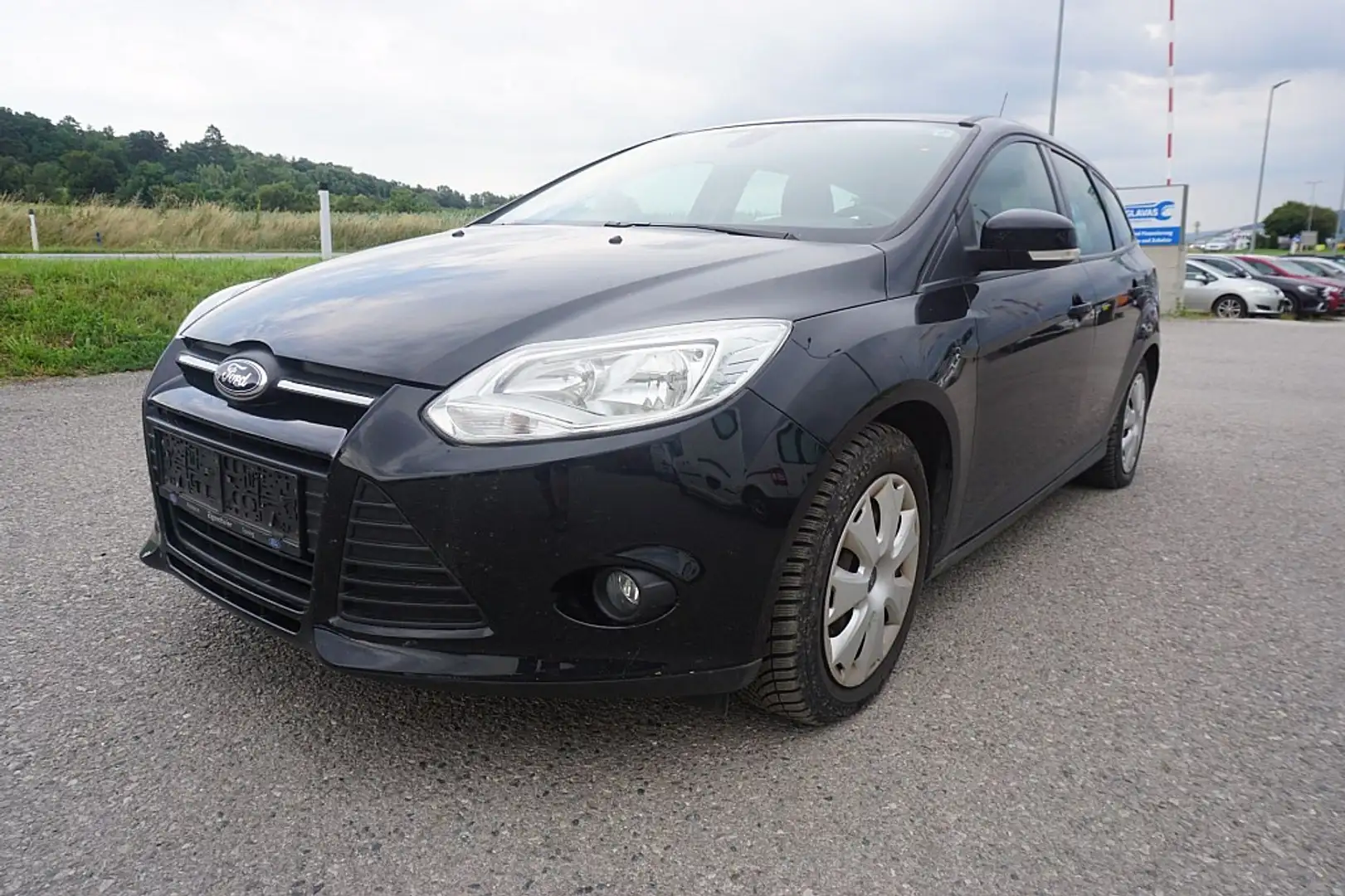 Ford Focus Traveller Trend 1,0 EcoBoost Schwarz - 1