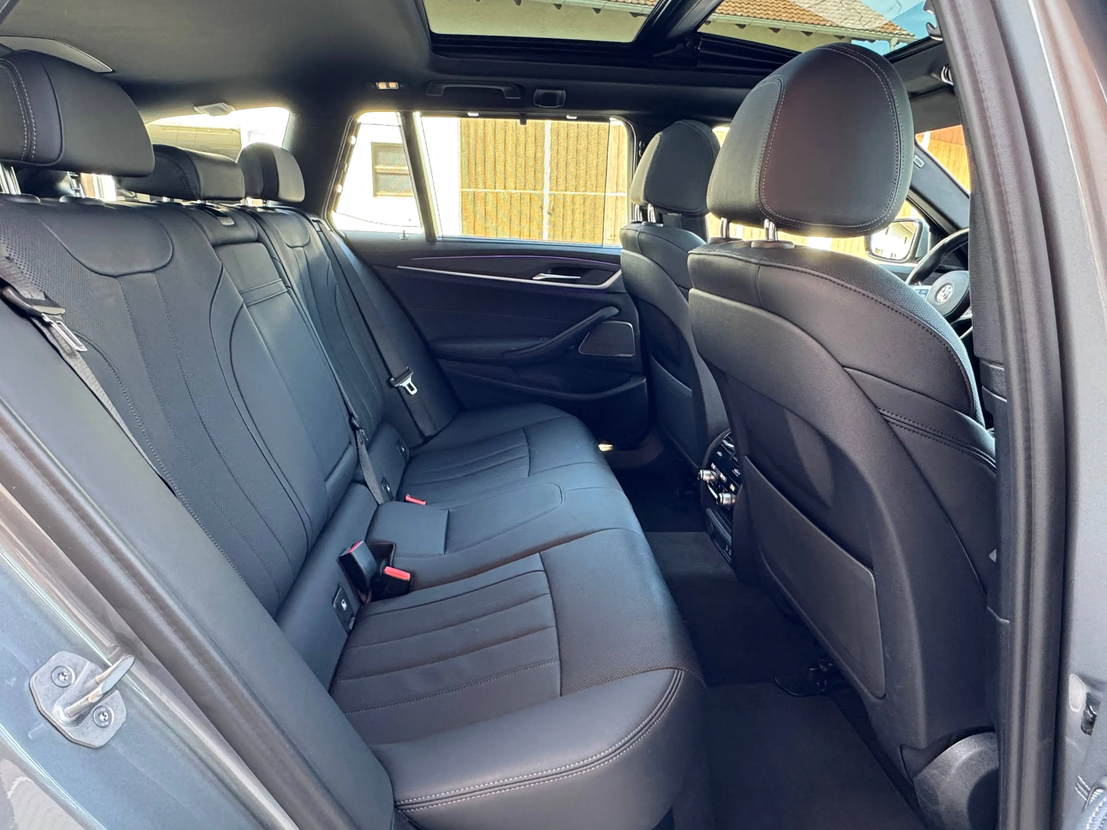 BMW 530 530d M Sport Pano AHK Stanheizung VOLL 1.Hand — photo 13