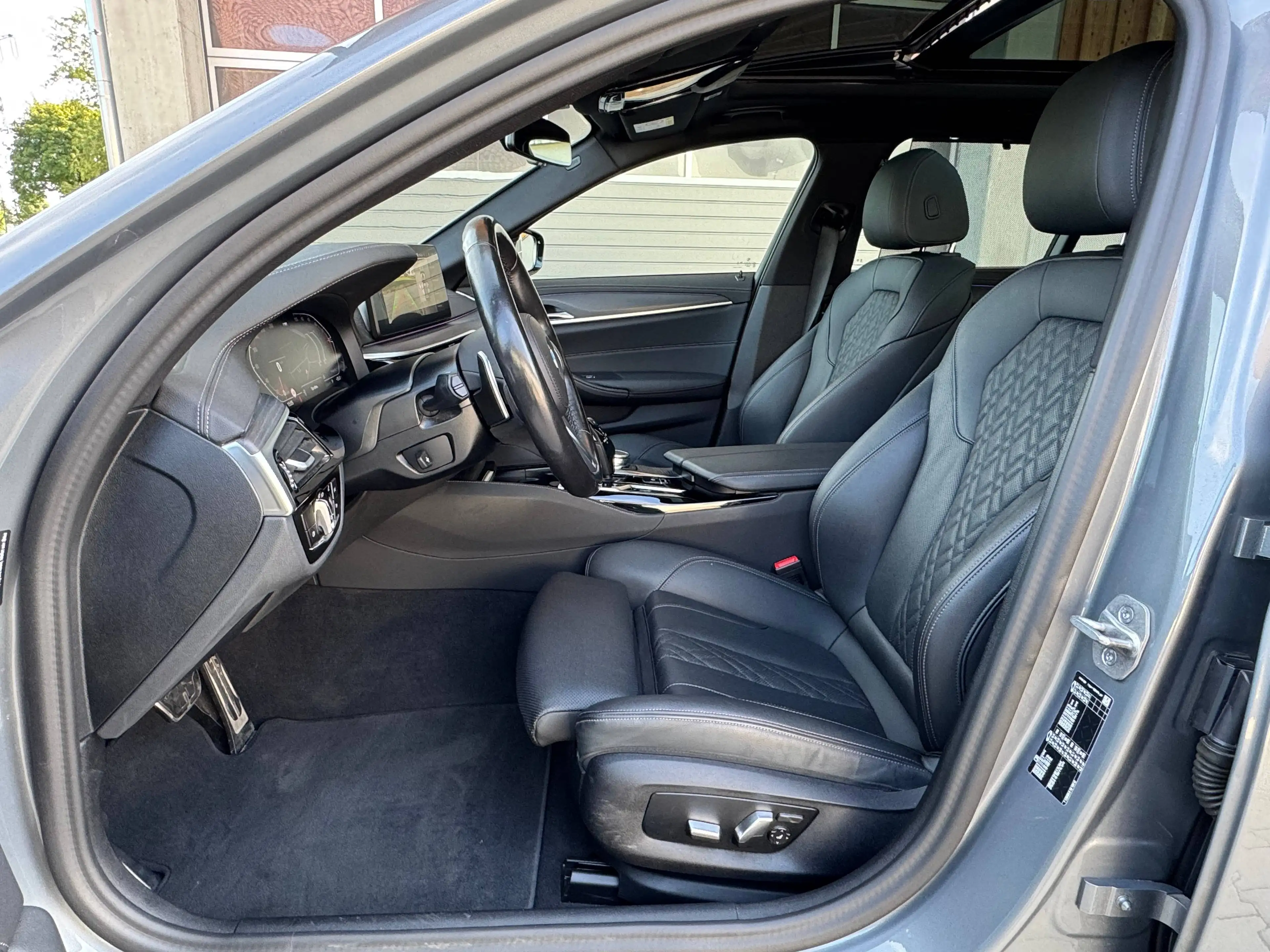 BMW 530 530d M Sport Pano AHK Stanheizung VOLL 1.Hand — photo 11