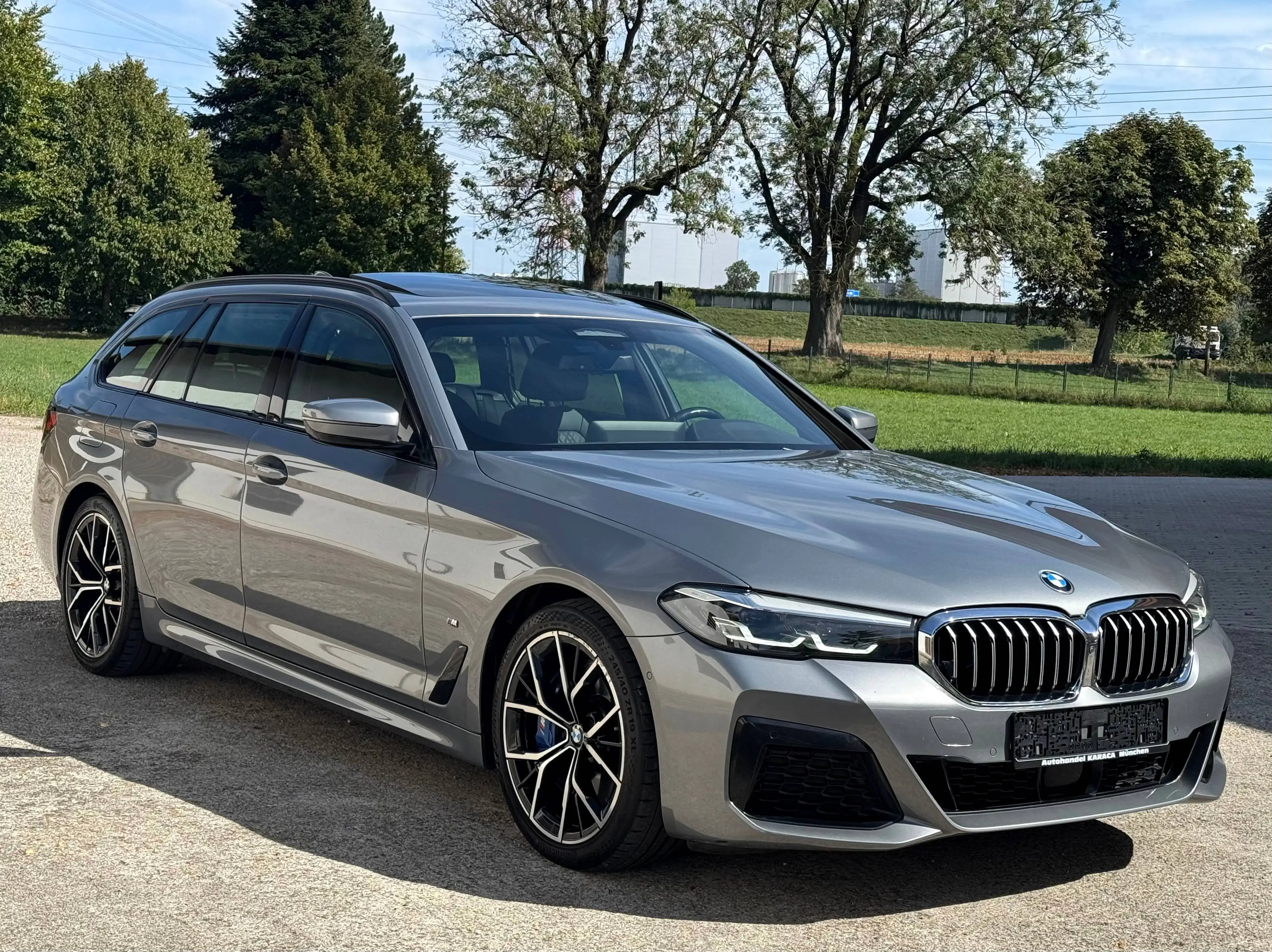 BMW 530 530d M Sport Pano AHK Stanheizung VOLL 1.Hand — photo 3