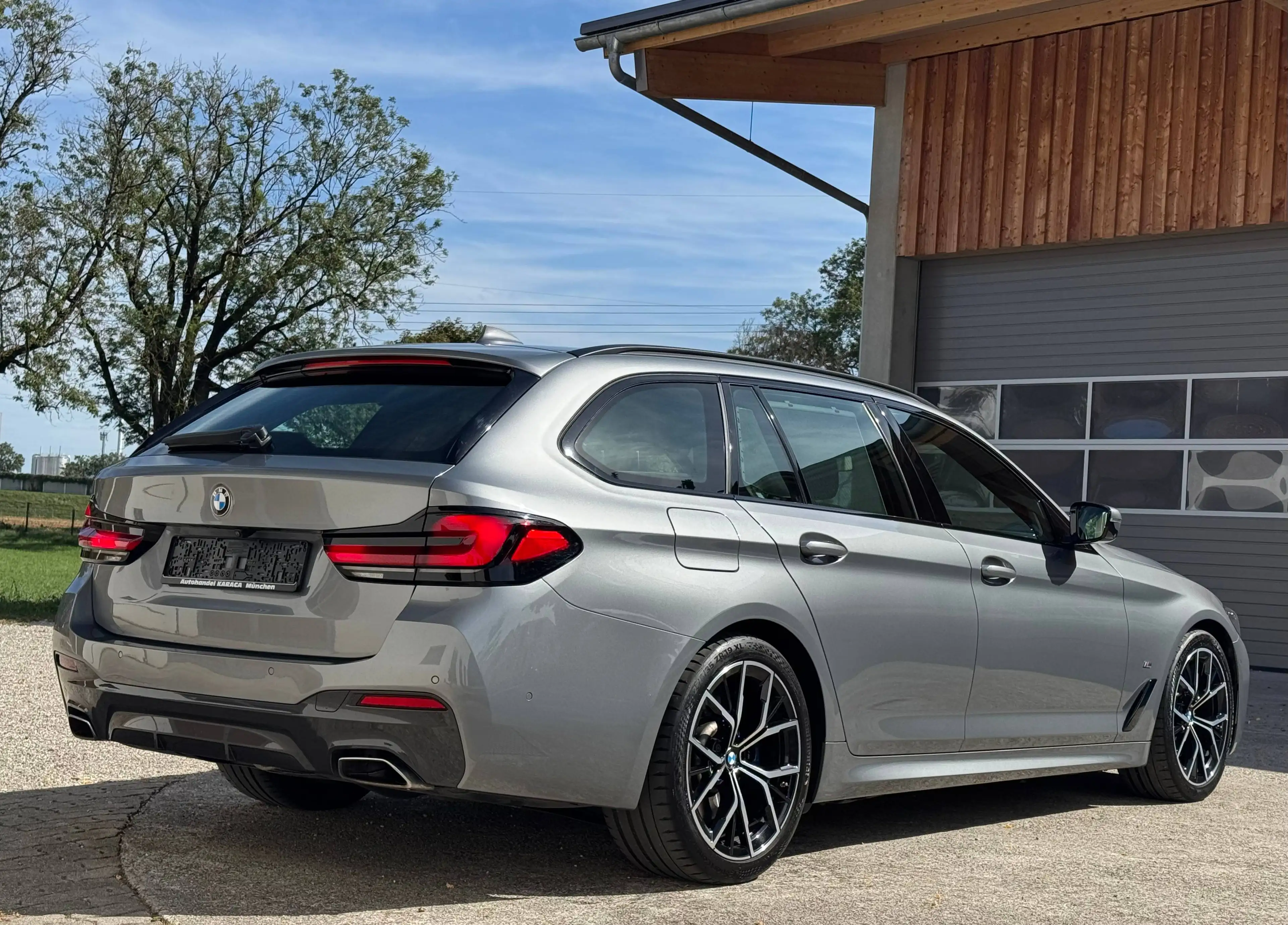 BMW 530 530d M Sport Pano AHK Stanheizung VOLL 1.Hand — photo 6